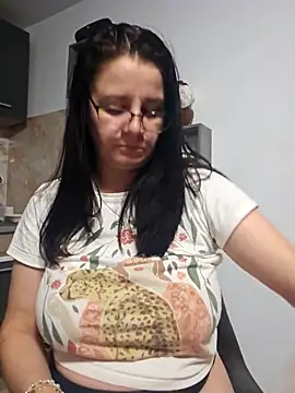 Snapshot of KristenVega chatting on November 4, 9:03 pm KristenVega online show from November 4, 9:03 pm