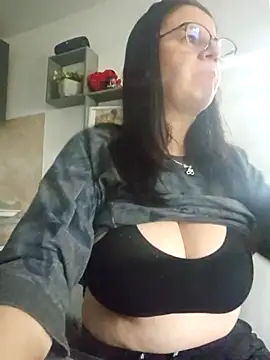 Snapshot of KristenVega chatting on November 5, 9:09 am KristenVega online show from November 5, 9:09 am