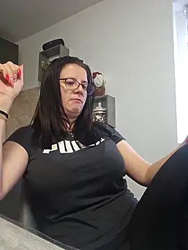 Snapshot of KristenVega chatting on November 21, 9:30 am KristenVega online show from November 21, 9:30 am