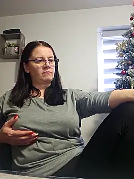 Snapshot of KristenVega chatting on December 4, 10:35 am KristenVega online show from December 4, 10:35 am