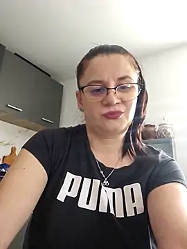 Snapshot of KristenVega chatting on December 15, 10:19 am KristenVega online show from December 15, 10:19 am