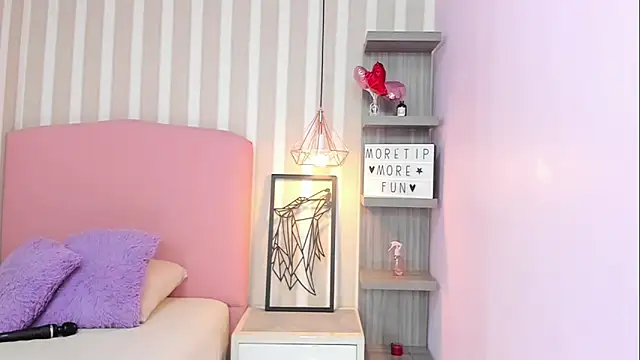 AMELIETARSON online show from March 8, 7:20 pm