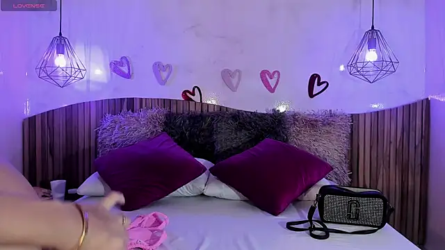 Ninakravis online show from February 19, 7:59 pm