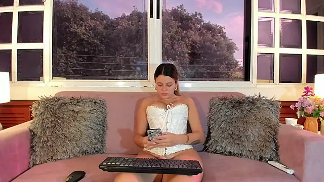 Ninakravis online show from October 15, 9:15 pm