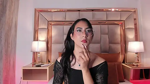 Snapshot of DaraBeckett chatting on December 20, 12:05 pm DaraBeckett online show from December 20, 12:05 pm