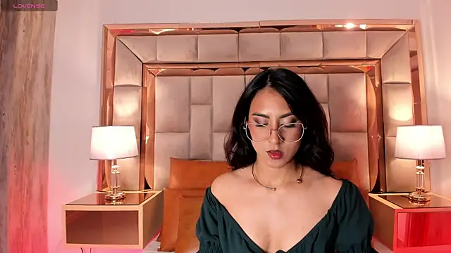 Snapshot of DaraBeckett chatting on February 15, 12:33 pm DaraBeckett online show from February 15, 12:33 pm