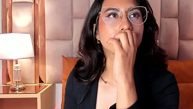 Snapshot of DaraBeckett chatting on February 22, 6:41 pm DaraBeckett online show from February 22, 6:41 pm