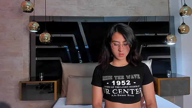 Snapshot of DaraBeckett chatting on September 19, 12:17 pm DaraBeckett online show from September 19, 12:17 pm