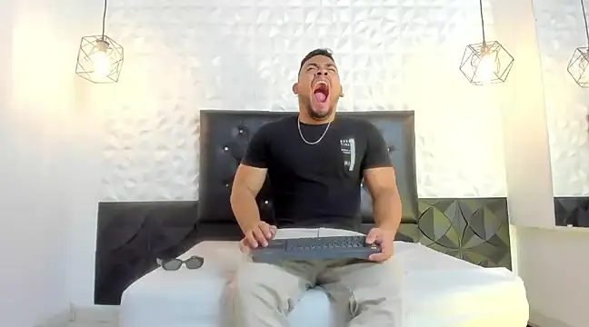 BrianMalonee online show from March 3, 1:42 pm