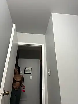 Your Paris online show from February 4, 2:39 am