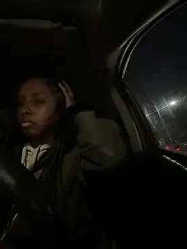 Your Paris online show from February 5, 1:15 am