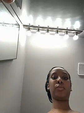 Your Paris online show from February 17, 1:15 am