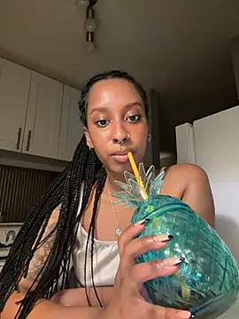 Your Paris online show from February 25, 3:31 am