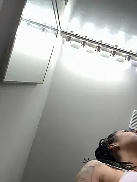 Your Paris online show from March 1, 3:05 pm