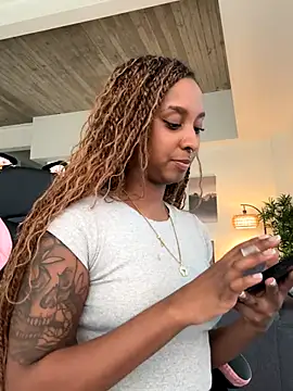 Your Paris online show from September 8, 11:37 pm