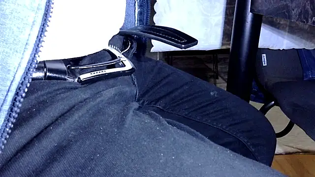 Snapshot of by-panic chatting on January 8, 9:44 pm by-panic online show from January 8, 9:44 pm