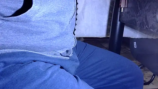 Snapshot of by-panic chatting on January 9, 9:26 pm by-panic online show from January 9, 9:26 pm