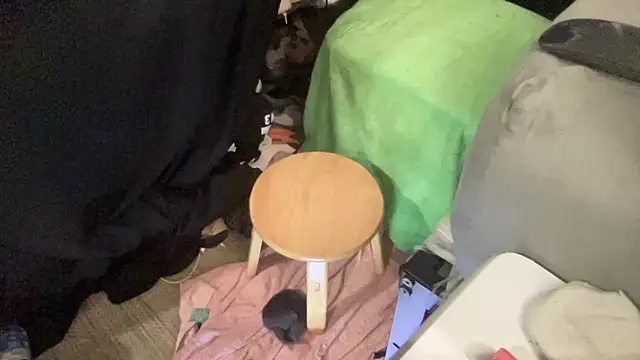 Snapshot of MoreFunSpun chatting on December 6, 10:27 am MoreFunSpun online show from December 6, 10:27 am