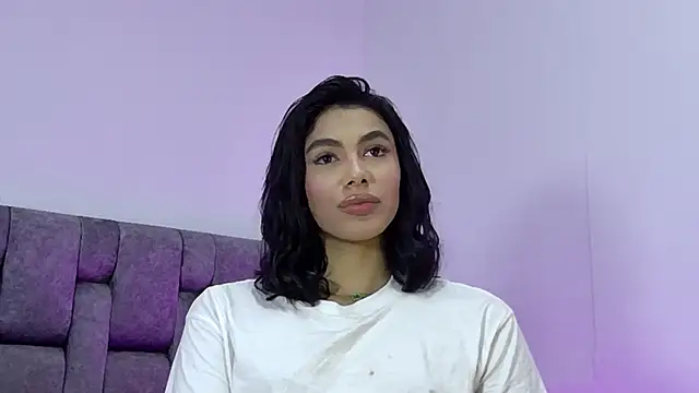 IsabelleFoxx  online show from December 6, 11:00 am