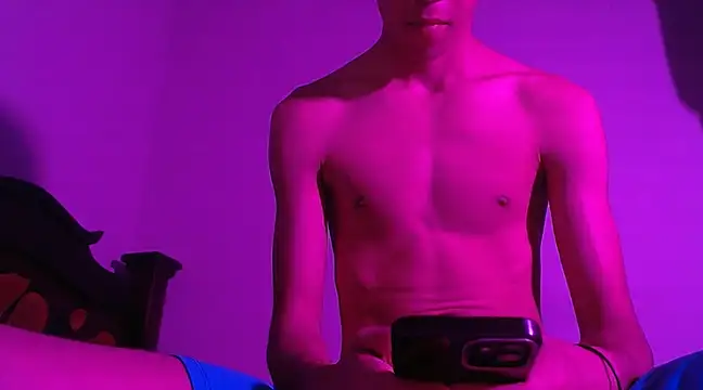 Snapshot of isaaclatino chatting on December 7, 4:42 am isaaclatino online show from December 7, 4:42 am