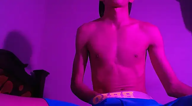 Snapshot of isaaclatino chatting on December 7, 7:49 am isaaclatino online show from December 7, 7:49 am