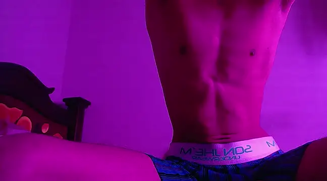 Snapshot of isaaclatino chatting on December 21, 4:52 am isaaclatino online show from December 21, 4:52 am