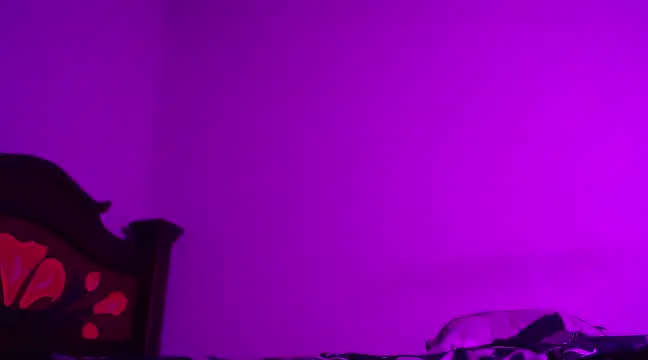 Snapshot of isaaclatino chatting on December 24, 9:17 am isaaclatino online show from December 24, 9:17 am