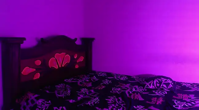 Snapshot of isaaclatino chatting on December 27, 11:42 pm isaaclatino online show from December 27, 11:42 pm