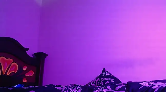 Snapshot of isaaclatino chatting on December 28, 2:43 am isaaclatino online show from December 28, 2:43 am