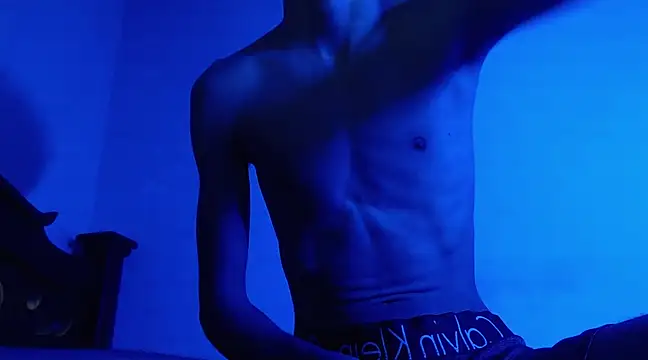 Snapshot of isaaclatino chatting on December 28, 6:06 am isaaclatino online show from December 28, 6:06 am