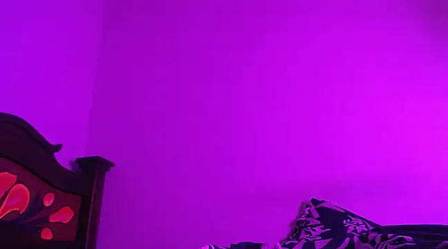 Snapshot of isaaclatino chatting on December 29, 6:14 am isaaclatino online show from December 29, 6:14 am