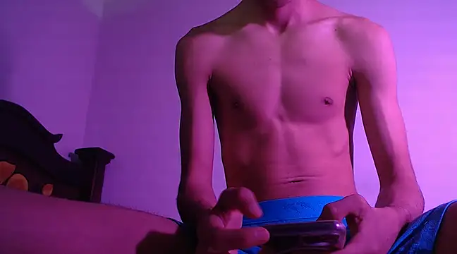 Snapshot of isaaclatino chatting on January 1, 1:58 am isaaclatino online show from January 1, 1:58 am