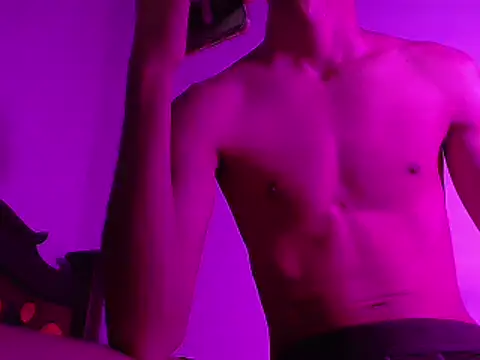 Snapshot of isaaclatino chatting on January 5, 3:53 am isaaclatino online show from January 5, 3:53 am