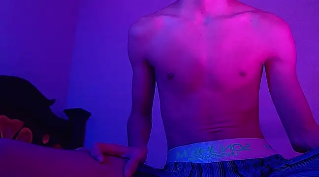 Snapshot of isaaclatino chatting on January 27, 8:18 am isaaclatino online show from January 27, 8:18 am