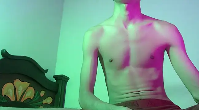 Snapshot of isaaclatino chatting on January 28, 5:54 am isaaclatino online show from January 28, 5:54 am