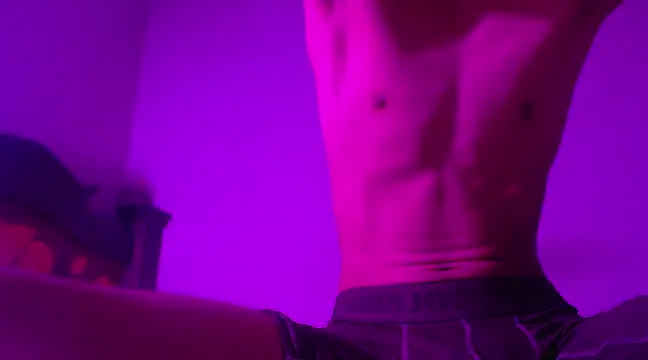 Snapshot of isaaclatino chatting on February 3, 5:29 am isaaclatino online show from February 3, 5:29 am