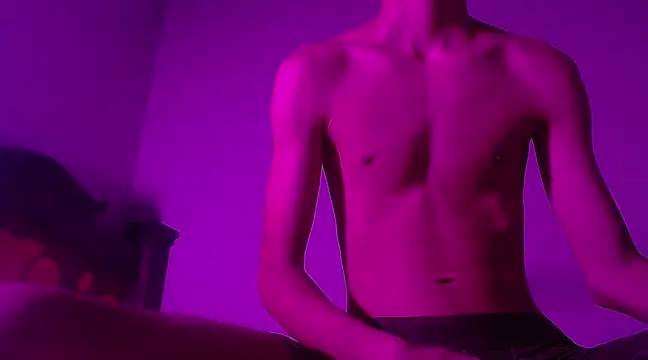 Snapshot of isaaclatino chatting on February 7, 4:27 am isaaclatino online show from February 7, 4:27 am