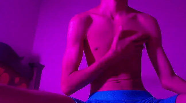 Snapshot of isaaclatino chatting on February 12, 4:23 am isaaclatino online show from February 12, 4:23 am