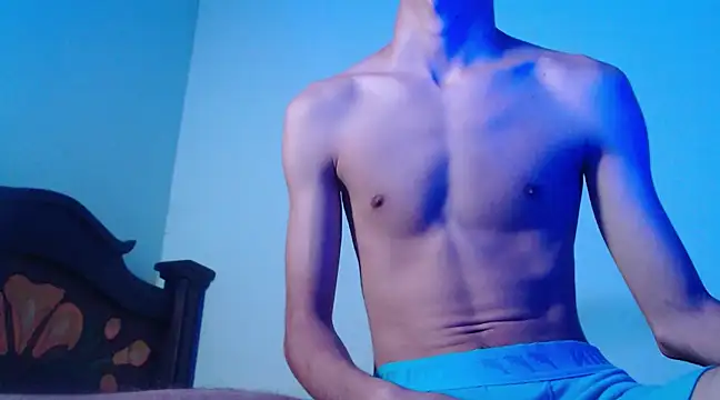 Snapshot of isaaclatino chatting on February 14, 7:17 am isaaclatino online show from February 14, 7:17 am