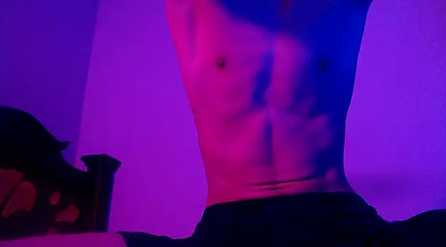 Snapshot of isaaclatino chatting on February 21, 6:18 am isaaclatino online show from February 21, 6:18 am