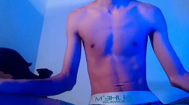 Snapshot of isaaclatino chatting on February 28, 3:04 am isaaclatino online show from February 28, 3:04 am