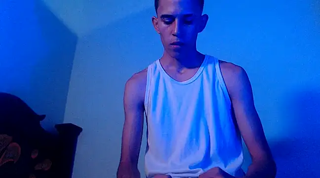 Snapshot of isaaclatino chatting on March 21, 4:17 am isaaclatino online show from March 21, 4:17 am