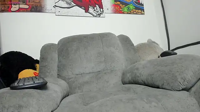 Snapshot of isaaclatino chatting on September 23, 7:00 am isaaclatino online show from September 23, 7:00 am