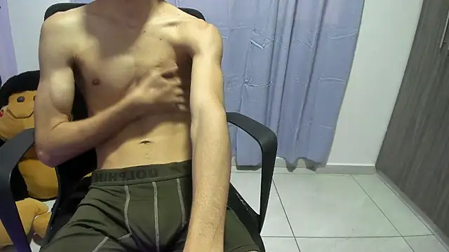 Snapshot of isaaclatino chatting on October 16, 8:43 pm isaaclatino online show from October 16, 8:43 pm