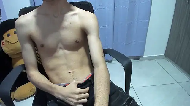 Snapshot of isaaclatino chatting on October 27, 6:06 am isaaclatino online show from October 27, 6:06 am