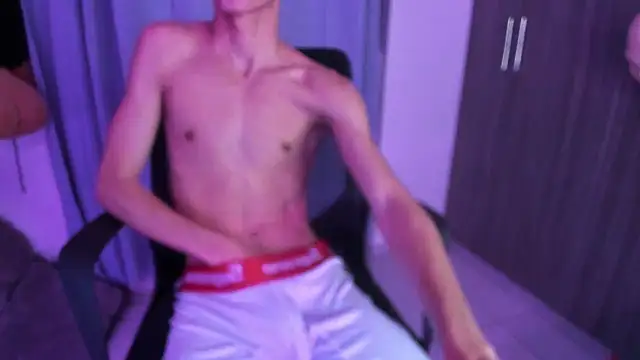 Snapshot of isaaclatino chatting on November 9, 6:23 am isaaclatino online show from November 9, 6:23 am