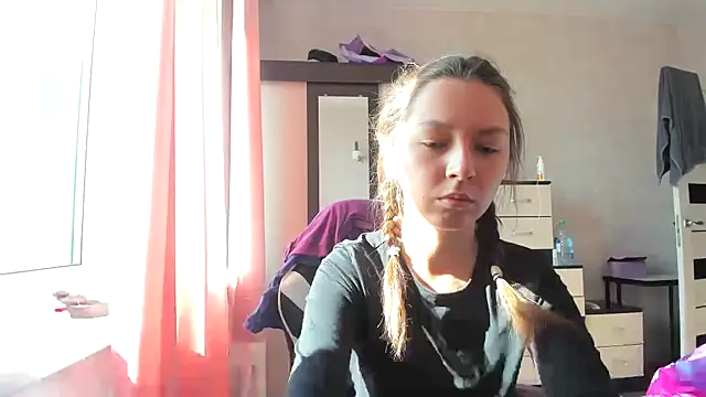 Snapshot of Adela_Vetta chatting on March 18, 10:03 am Adela Vetta online show from March 18, 10:03 am