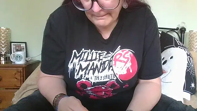 Snapshot of MissKisu chatting on December 2, 11:15 am MissKisu online show from December 2, 11:15 am