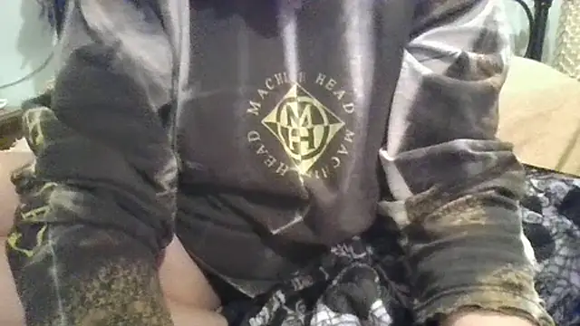 Snapshot of MissKisu chatting on December 3, 10:52 pm MissKisu online show from December 3, 10:52 pm