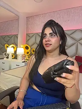 Brenda Garcia online show from November 20, 8:30 pm